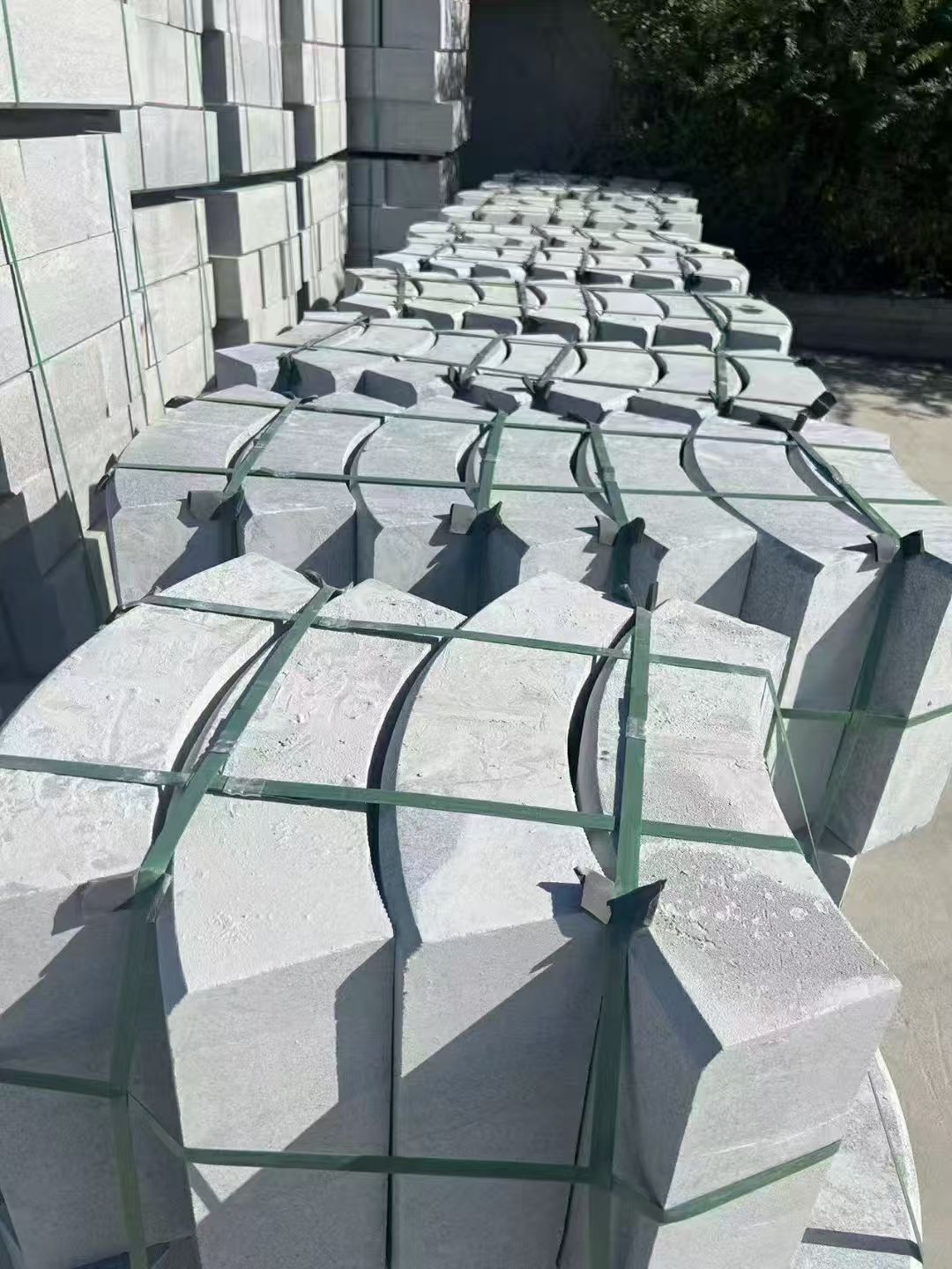 扬州 芝麻灰弧形路沿石