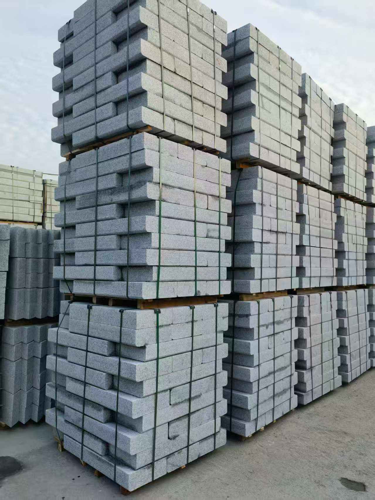 扬州 路沿石（路侧石），颜色一致，尺寸标准